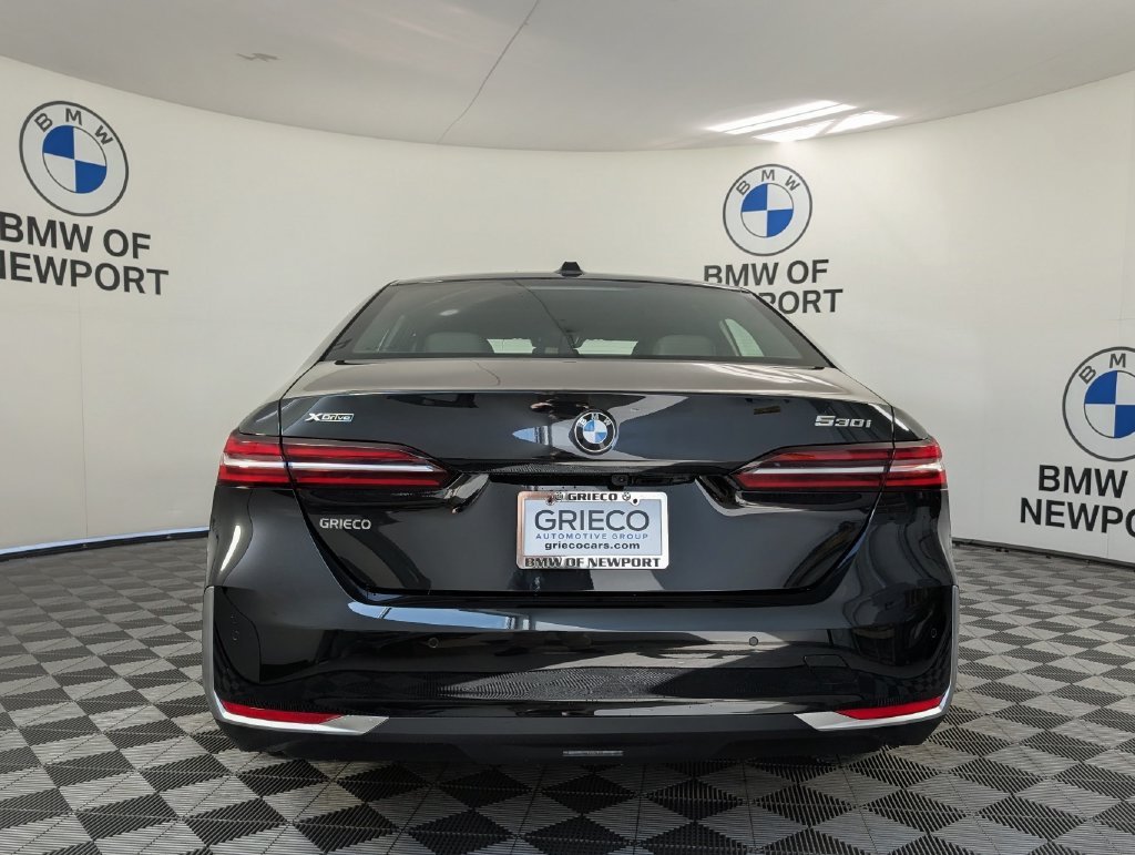 Used 2027 Black BMW 530i xDrive image 7