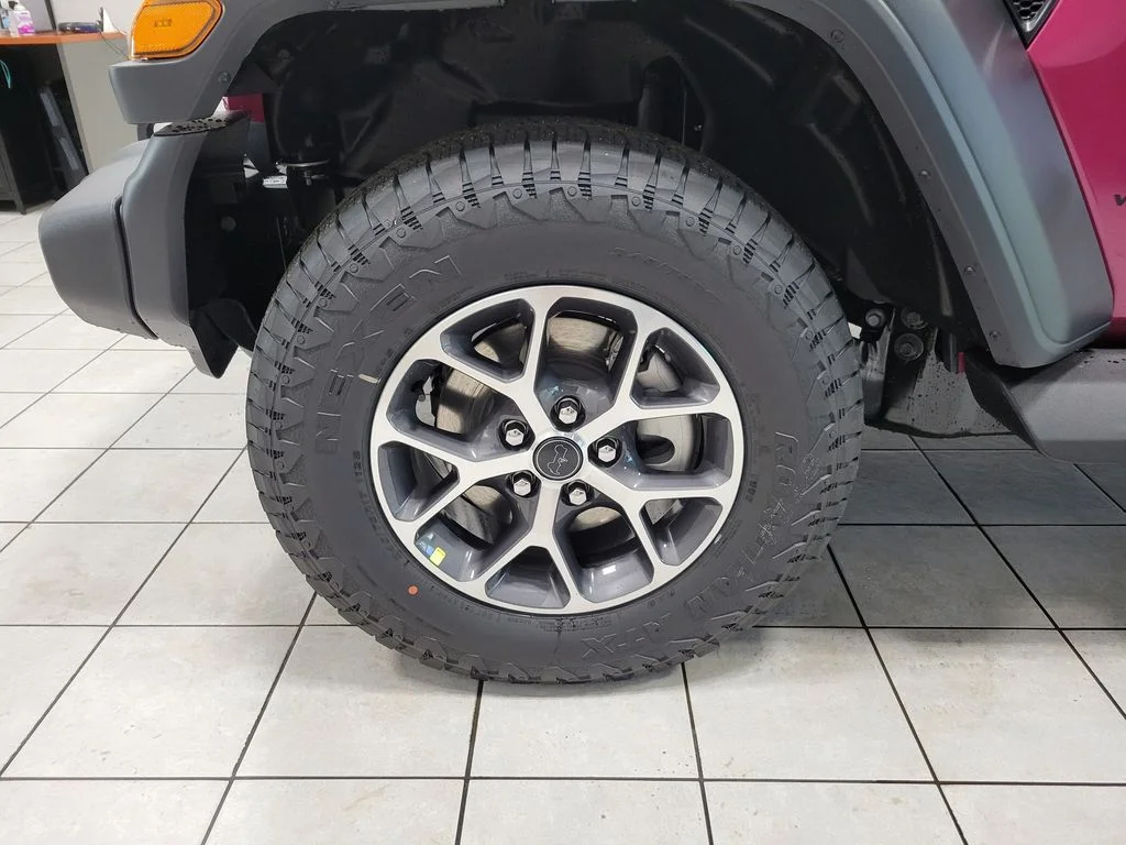 New 2026 Tuscadero Pearlcoat Jeep Sport S image 23