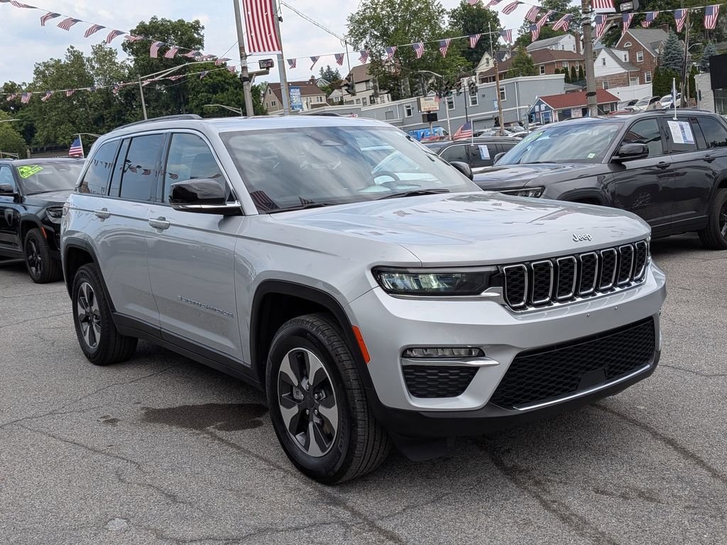Used 2024 Silver Jeep 4xe image 4