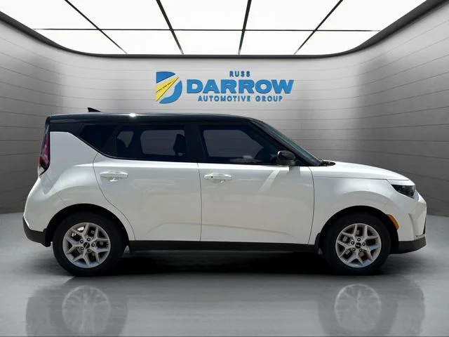 Used 2023 White Kia S image 6