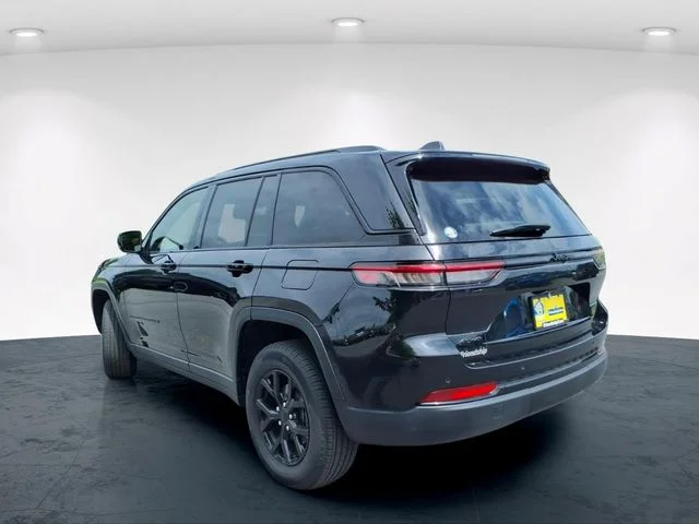 Used 2025 Black Jeep Altitude image 14