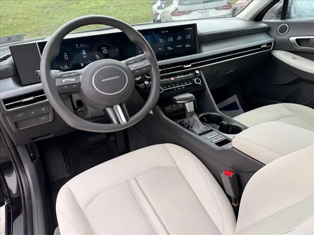 Used 2026 Black Hyundai SE image 6
