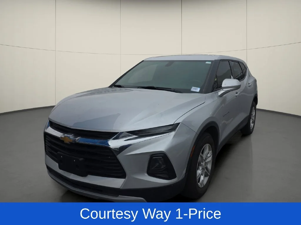 Used 2020 SILVER ICE METALLIC Chevrolet LT image 4
