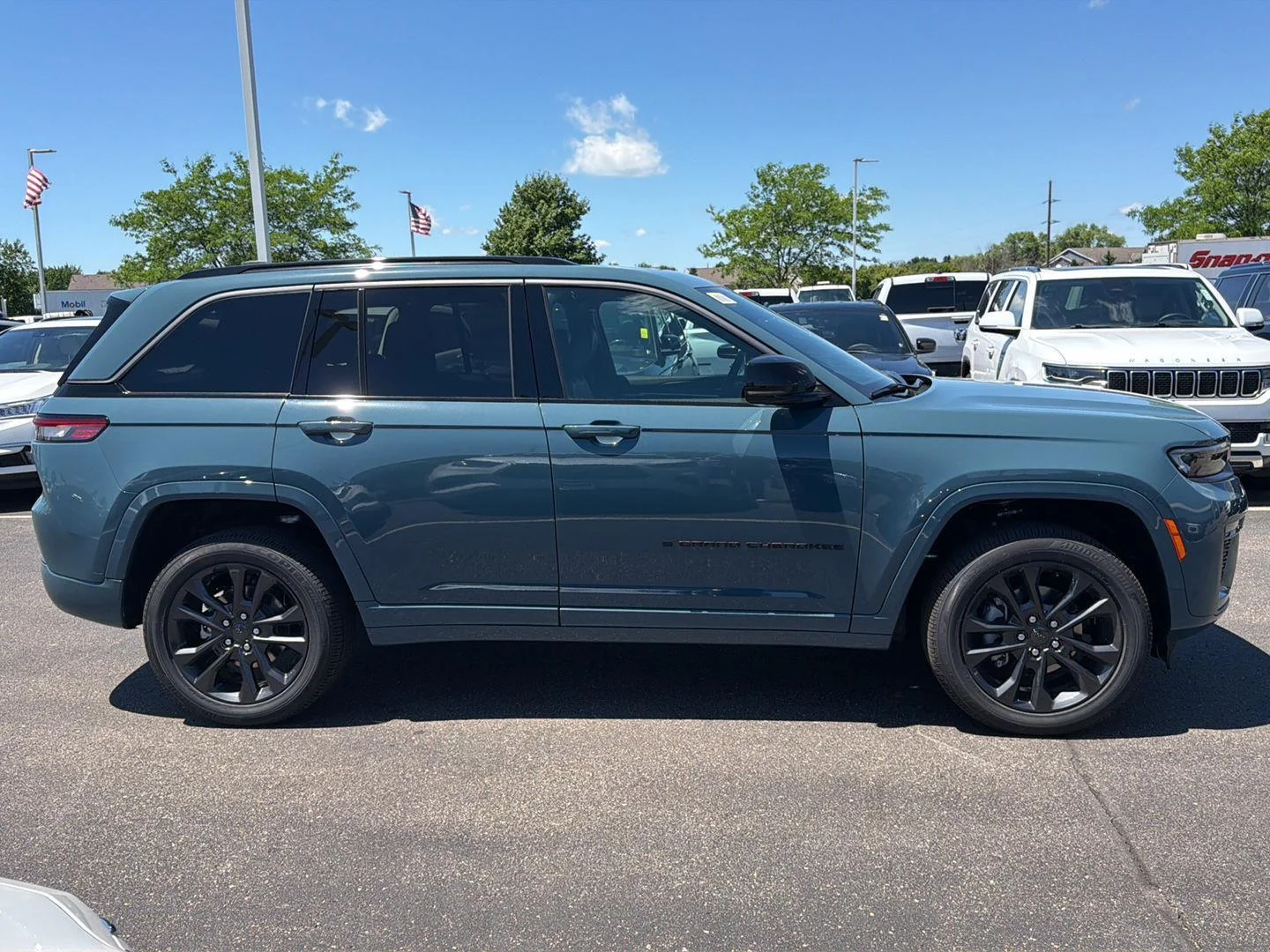 New 2026 Steel Blue Exterior Paint Jeep Limited Reserve image 8