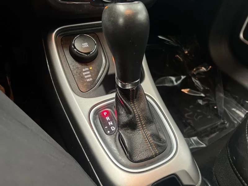 Used 2020 Gray Jeep Latitude image 28