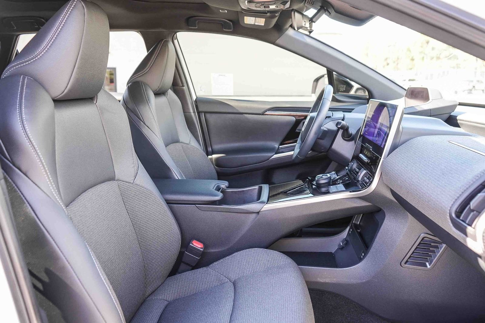 Certified Used 2025 Pearl Toyota XLE image 20