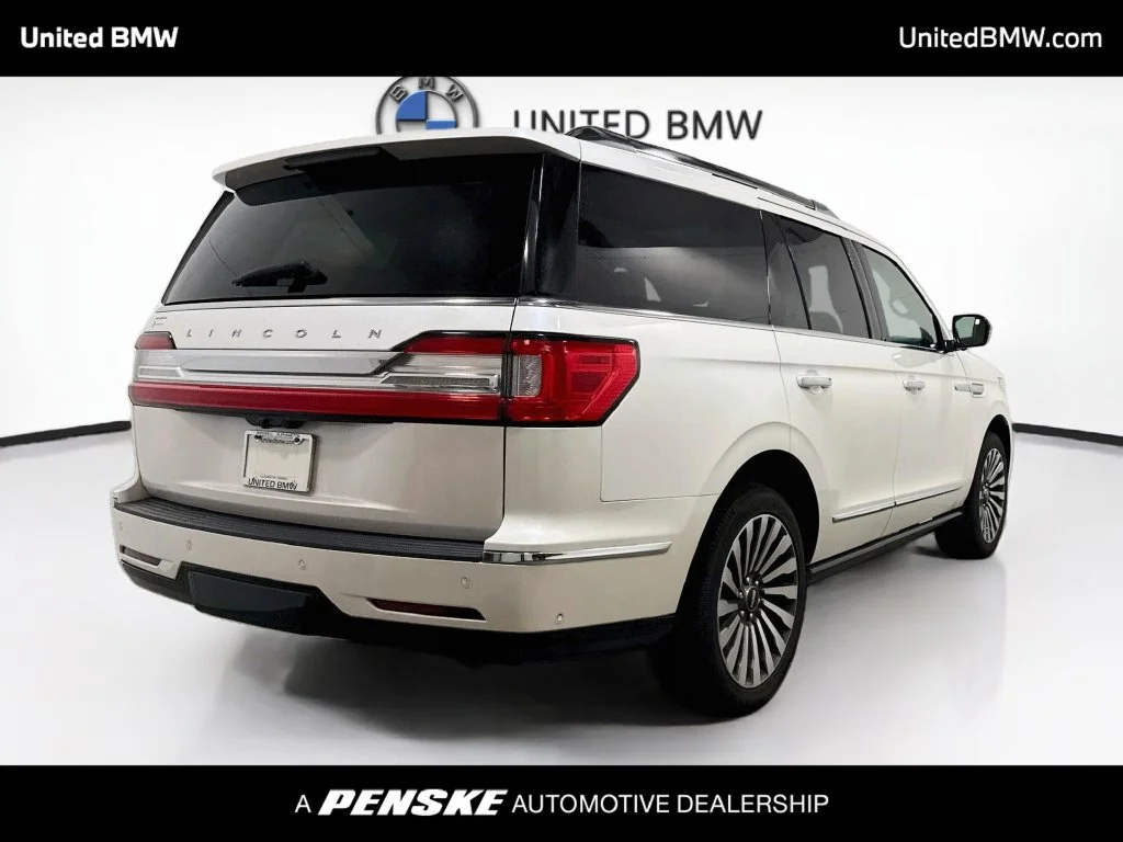 Used 2019 White Platinum Clearcoat Metallic Lincoln Reserve image 5