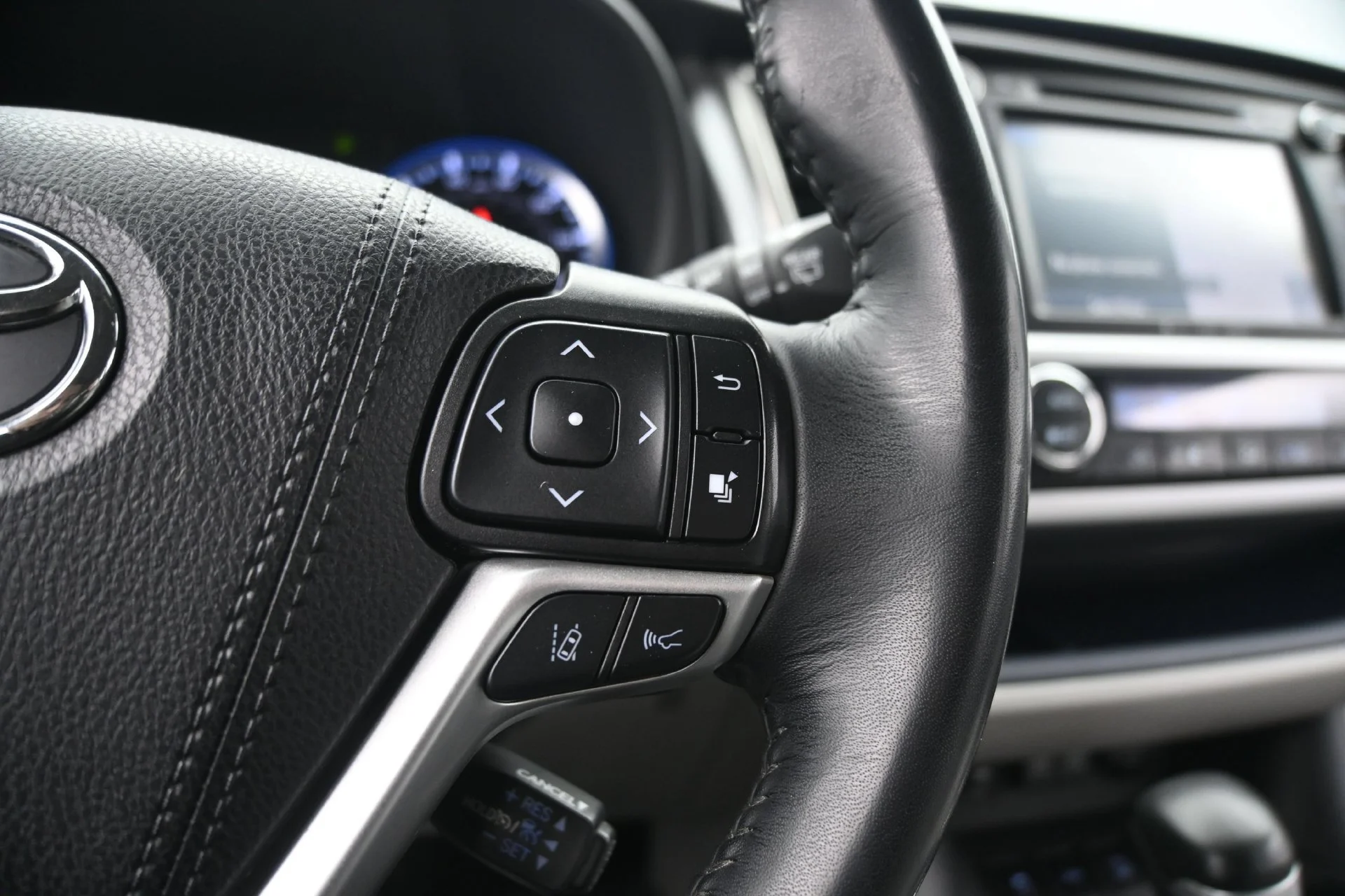 Used 2019  Toyota SE image 23