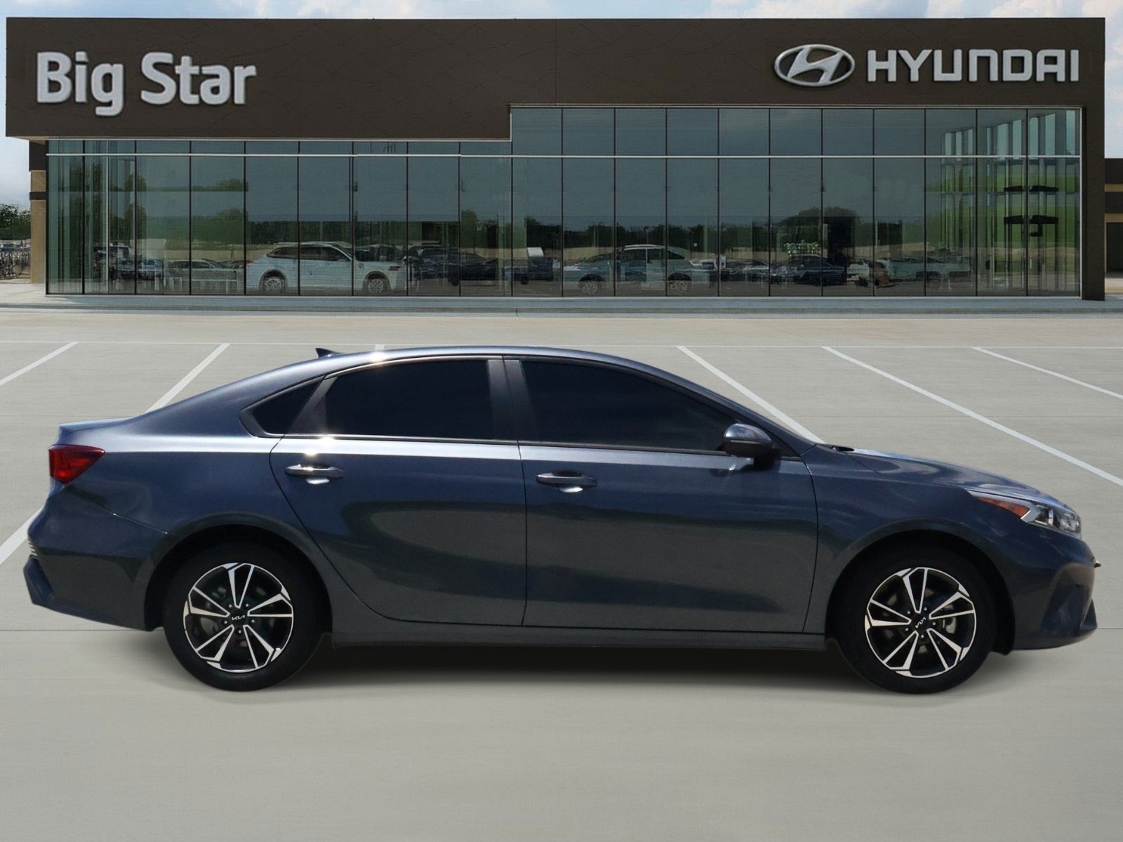2024 Kia Forte LXS - Photo 5