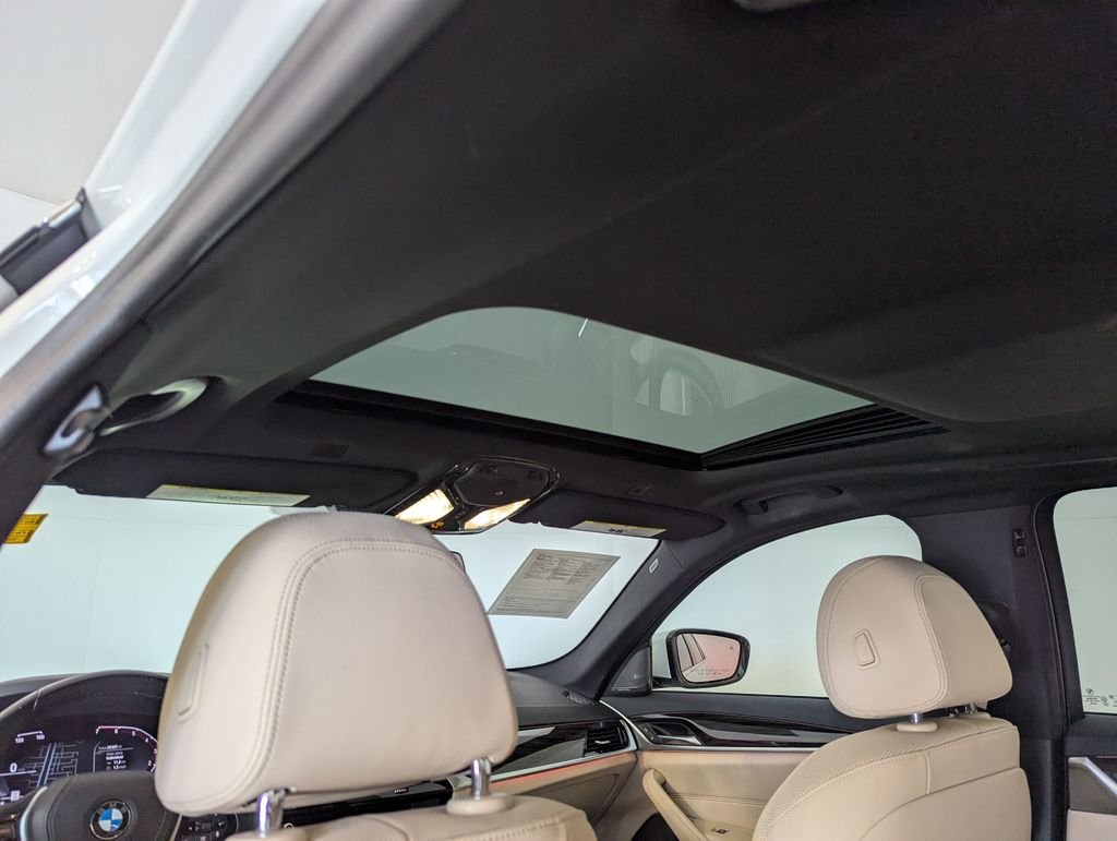 2023 BMW 5 Series 530i - Photo 13
