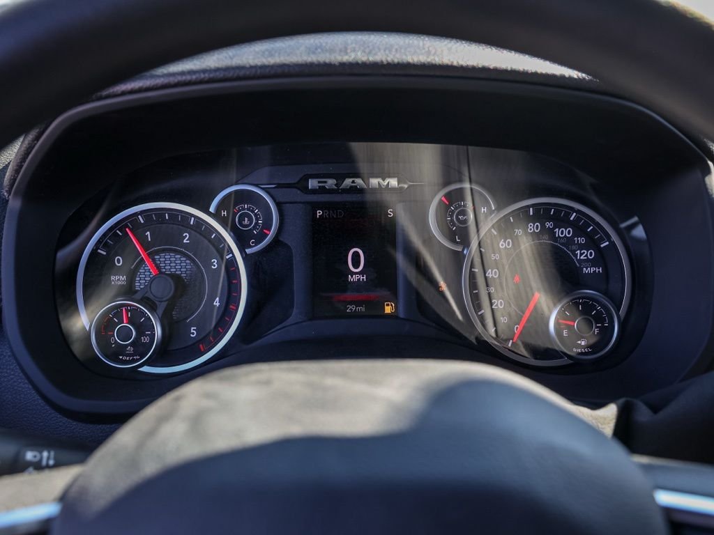 New 2026 Diamond Black Crystal Pearl-Coat Exterior Paint RAM Tradesman image 26