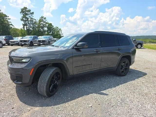 Used 2023 Baltic Gray Clearcoat Metallic Jeep Altitude X image 4