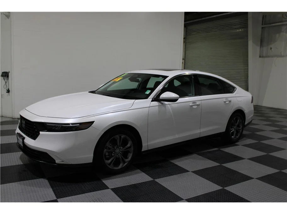 Used 2024 White Honda EX image 7