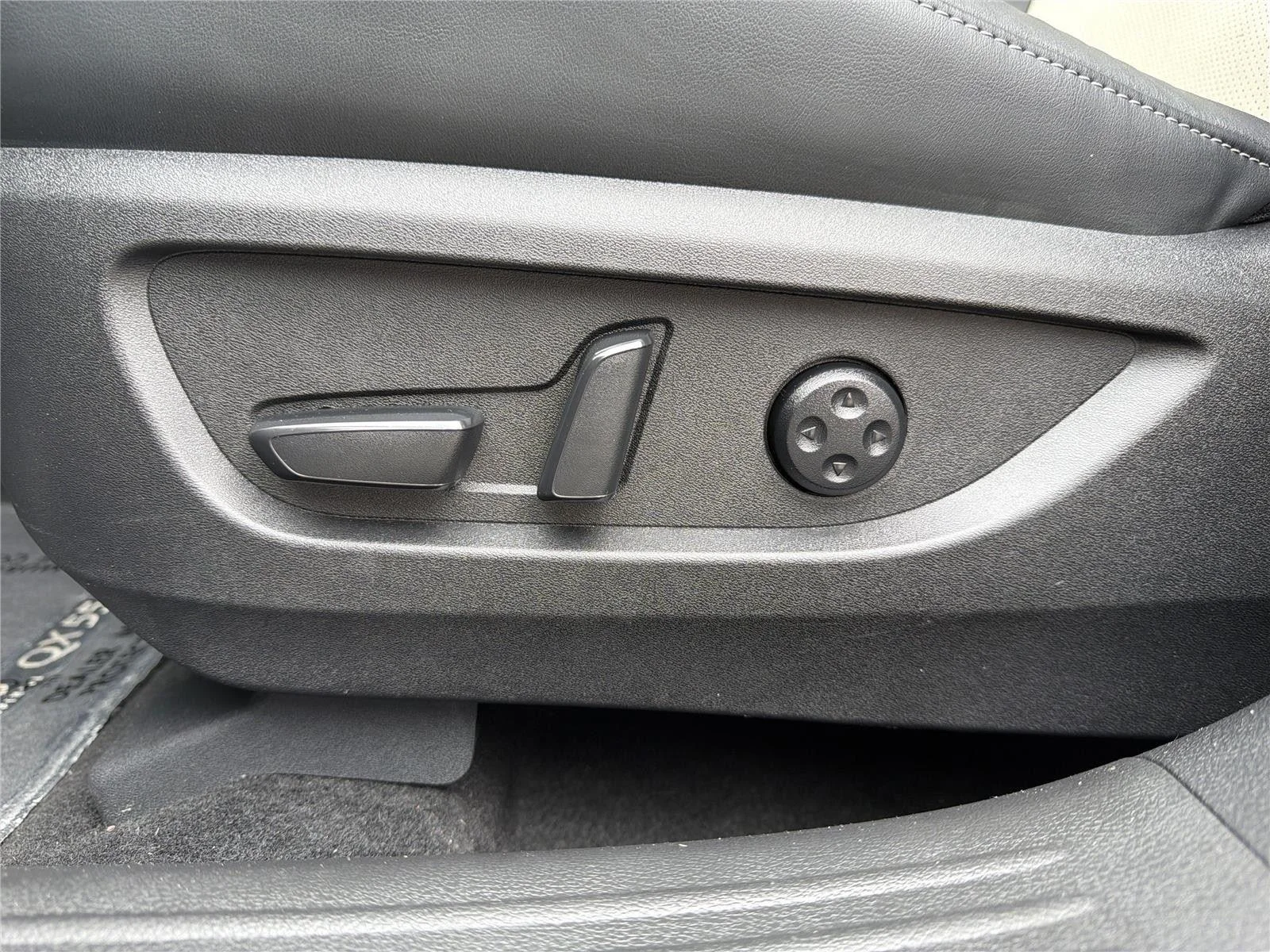Certified Used 2025 Hermosa Blue INFINITI LUXE image 25