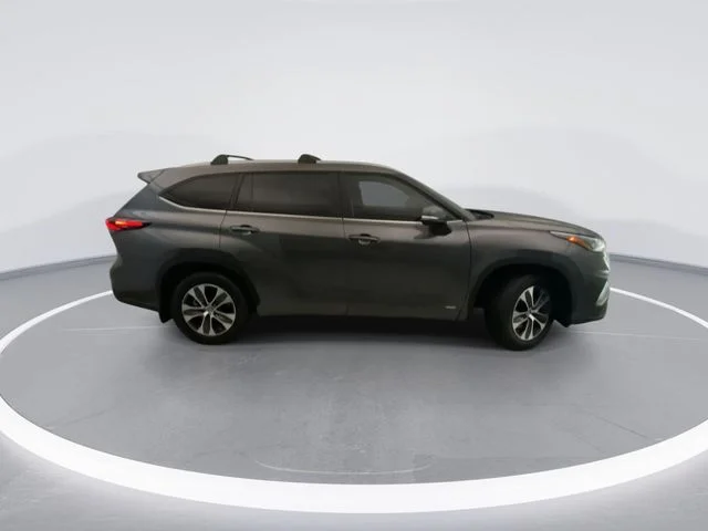Used 2025 Gray Toyota XLE image 9