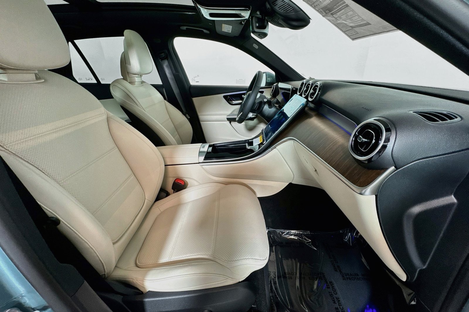 New 2027 Verde Silver Metallic Mercedes-Benz GLC 300 image 26