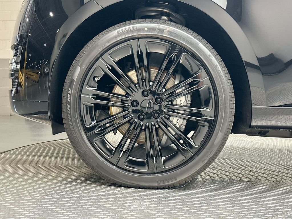 New 2026 Santorini Black Land Rover SE image 13