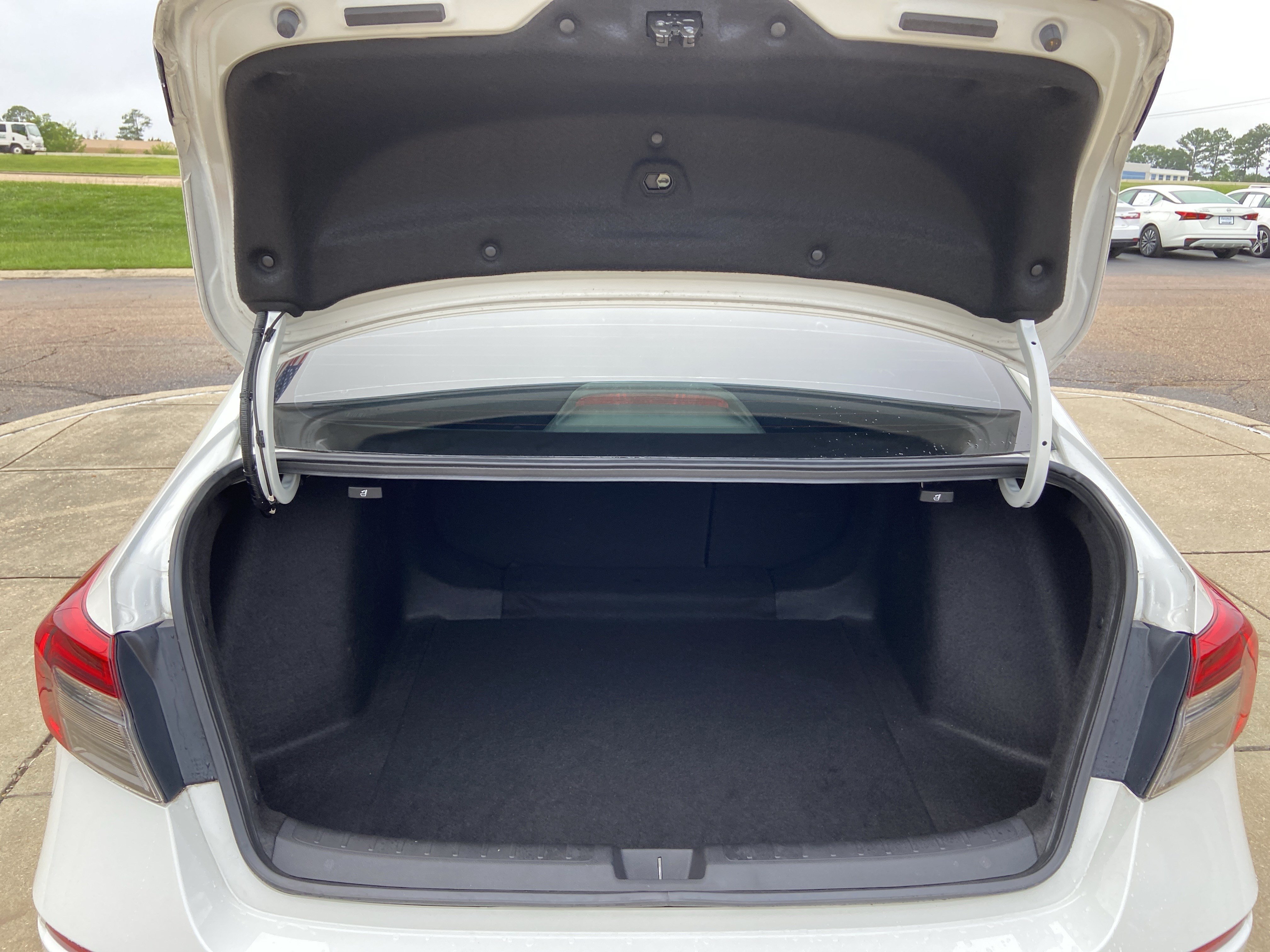 Used 2024 Platinum White Pearl Honda EX image 26