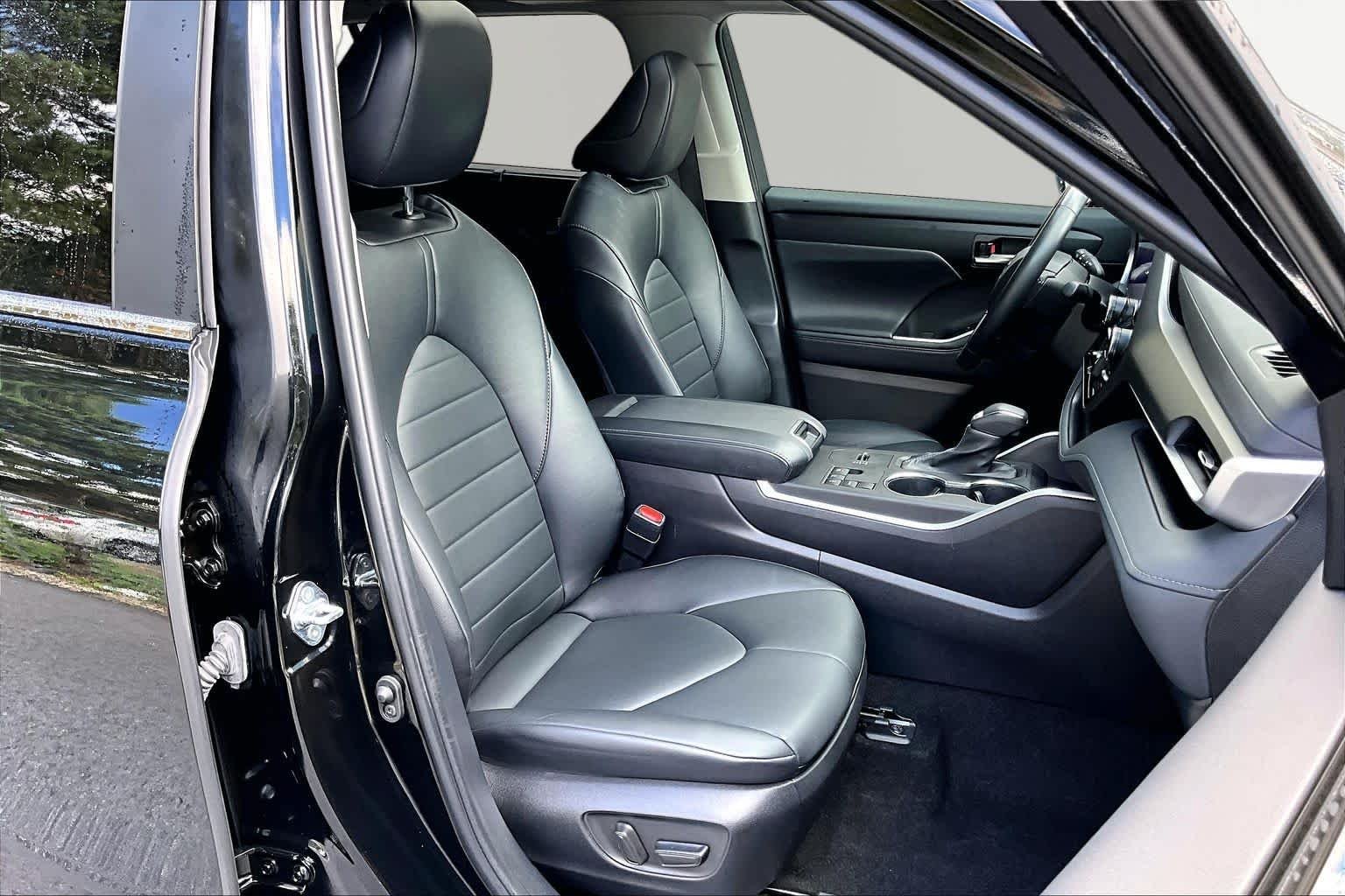 Used 2023 Midnight Black Metallic Toyota XLE image 9