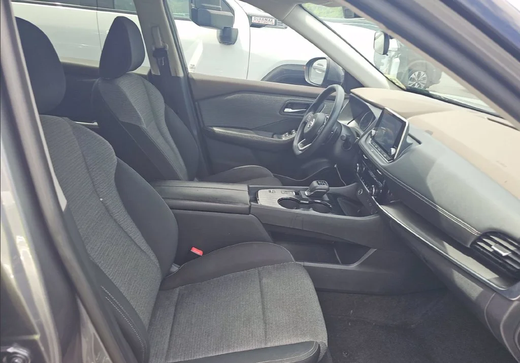 Used 2021 Gray Nissan SV image 13