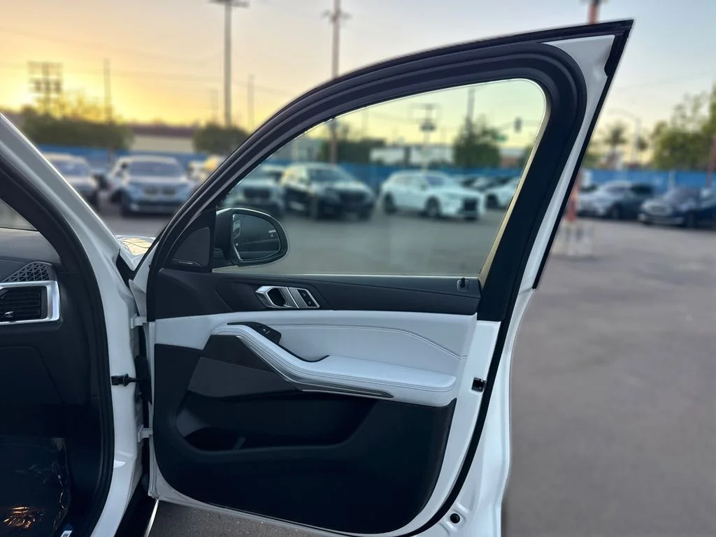 New 2026 White BMW sDrive40i image 27