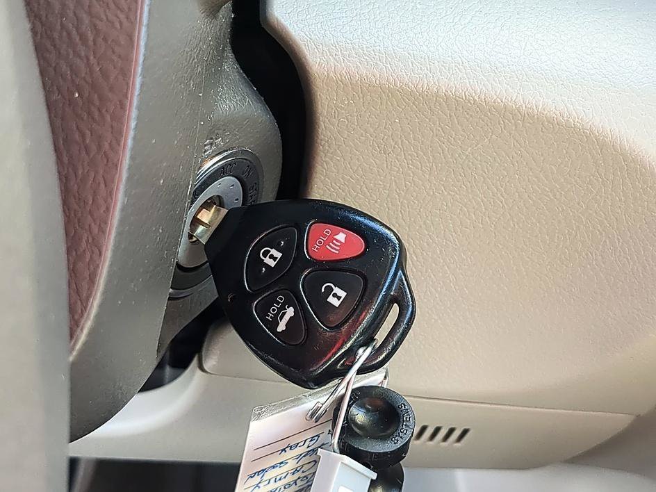 Used 2011 Aloe Green Metallic Toyota XLE image 28