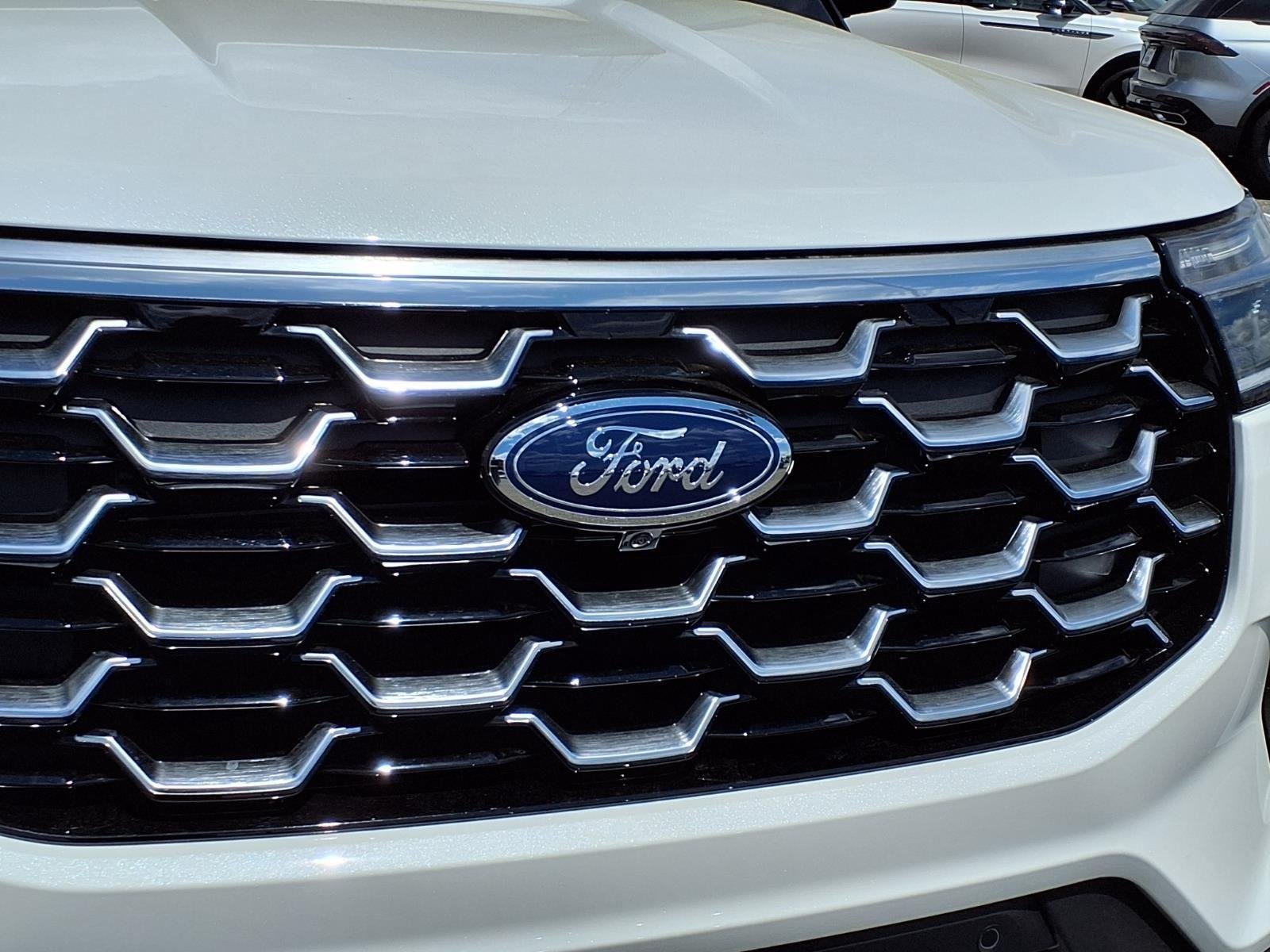 New 2026 Star White Metallic Tri-Coat Ford Platinum™ image 14