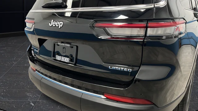 Used 2021 Diamond Black Jeep Limited image 34