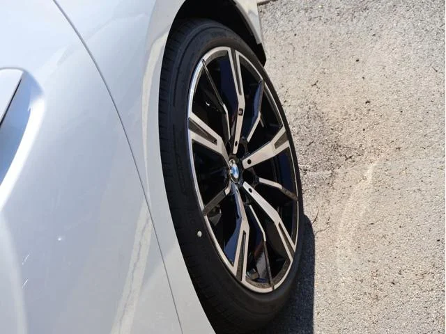 New 2026 Mineral White Metallic BMW 550e xDrive image 42