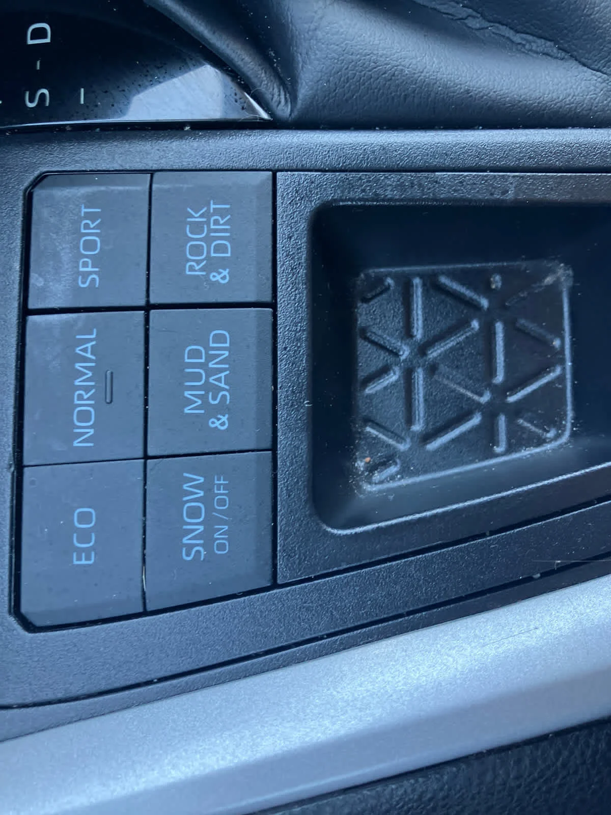 Certified Used 2025 Ice Cap Toyota LE image 28