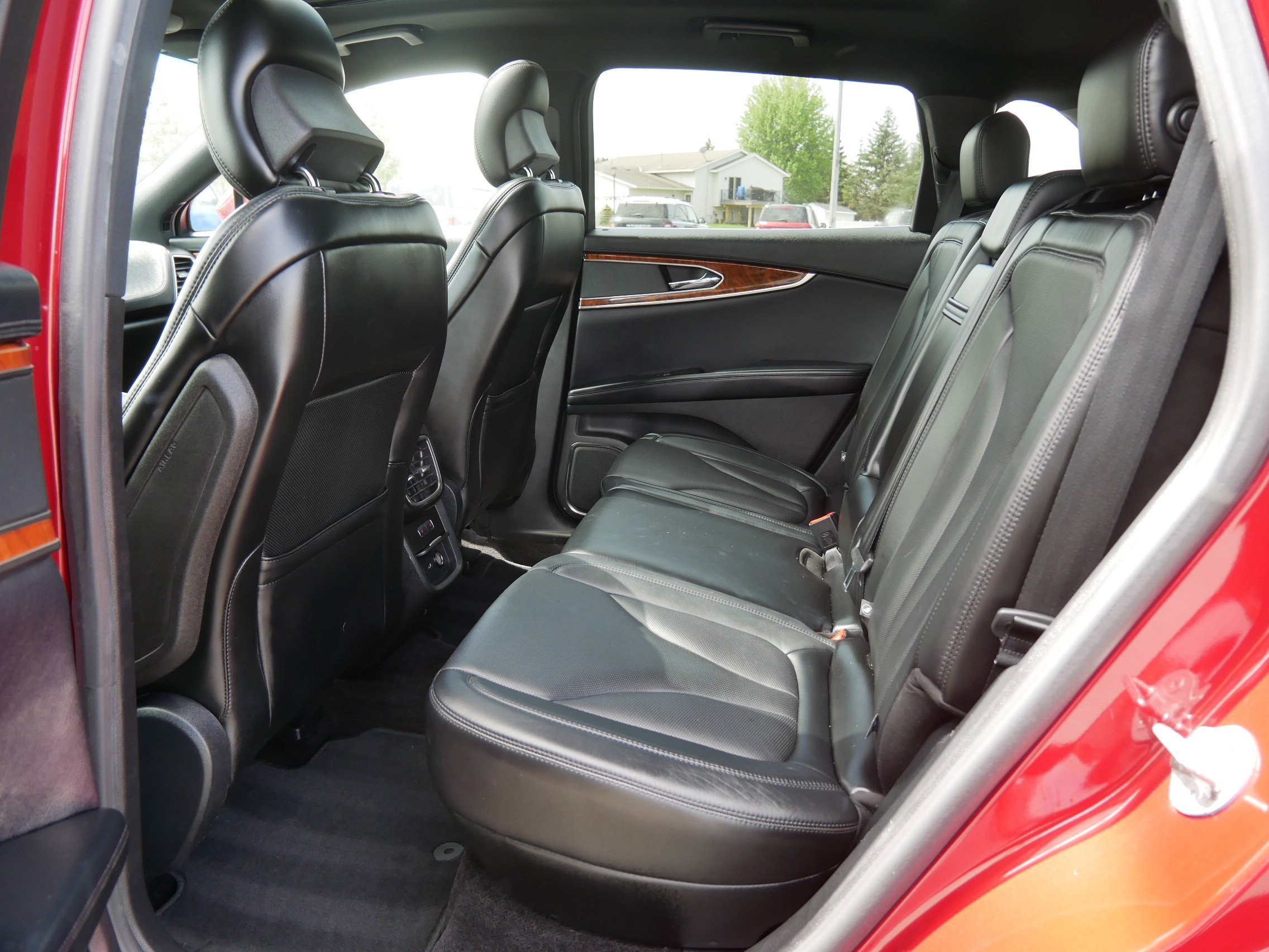 Used 2016 Ruby Red Metallic Tinted Clearcoat Lincoln Reserve image 11