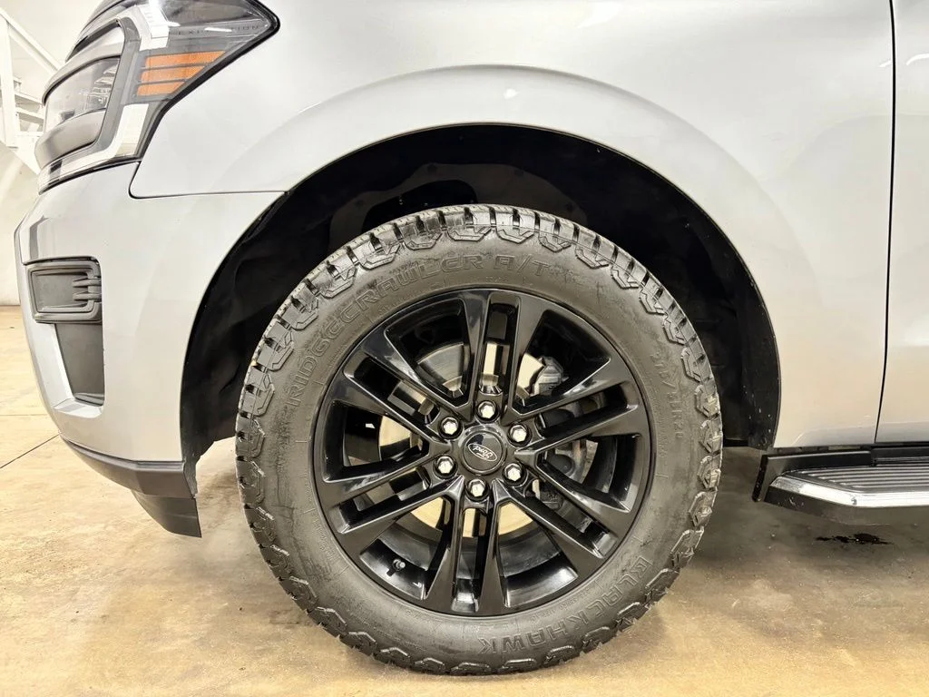 Used 2023 Silver Ford XLT image 10