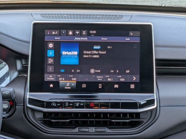 Used 2026 White Jeep Latitude image 18