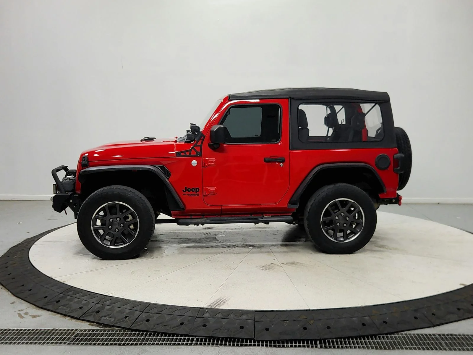 Used 2021 Red Jeep Sport image 5