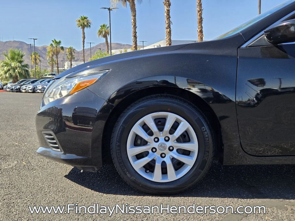Used 2016 Black Nissan 2.5 S image 9