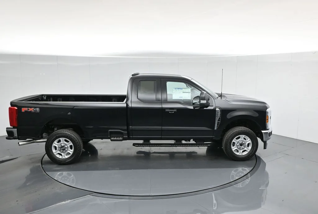 New 2026 Agate Black Metallic Ford XLT image 38