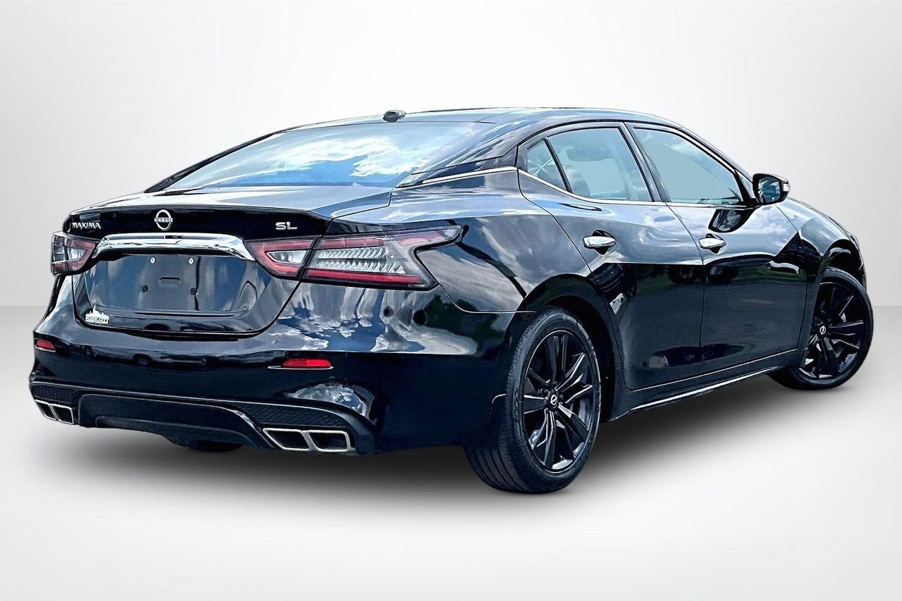 Used 2023 Super Black Nissan SL image 6