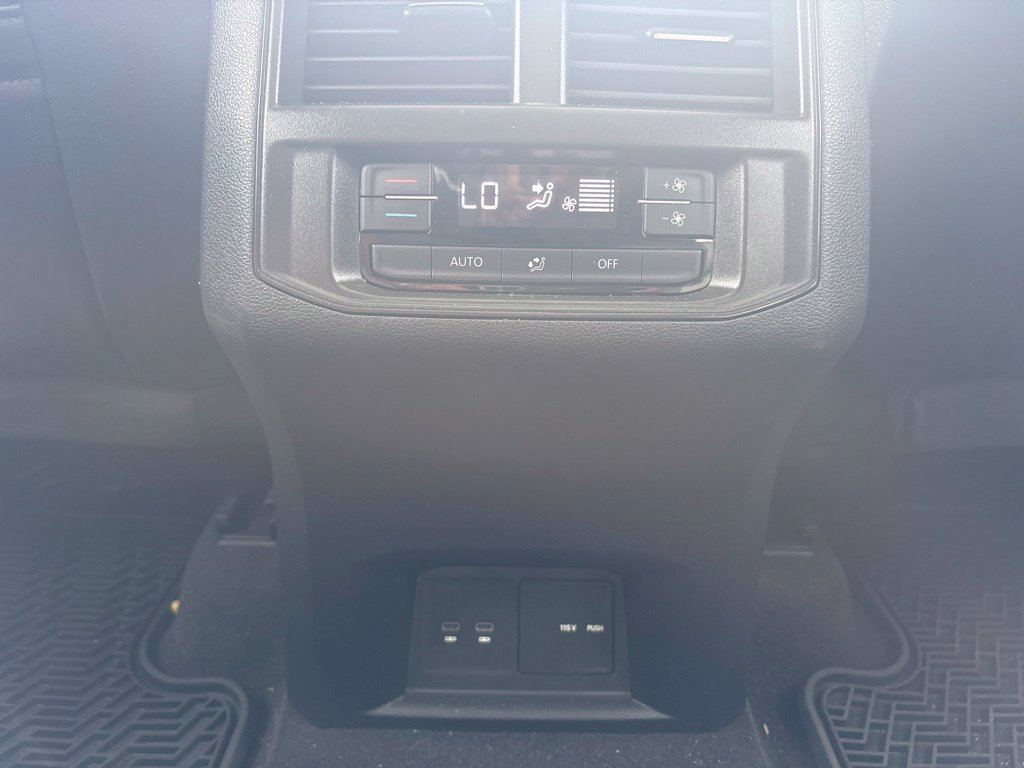 Used 2022 Gray Volkswagen 3.6L V6 SE w/Technology image 23