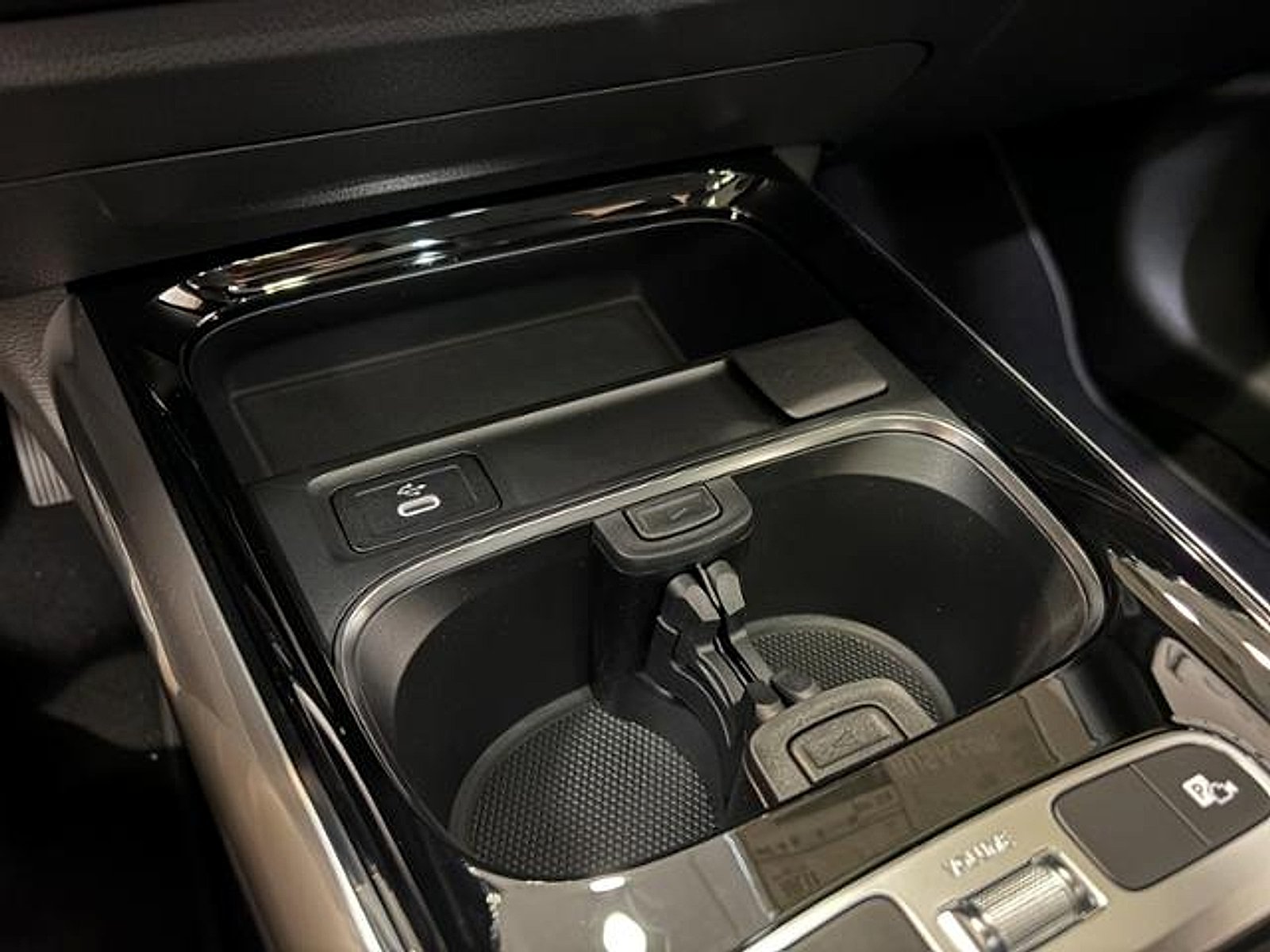 New 2026 Mountain Grey Metallic Mercedes-Benz 4MATIC® image 19