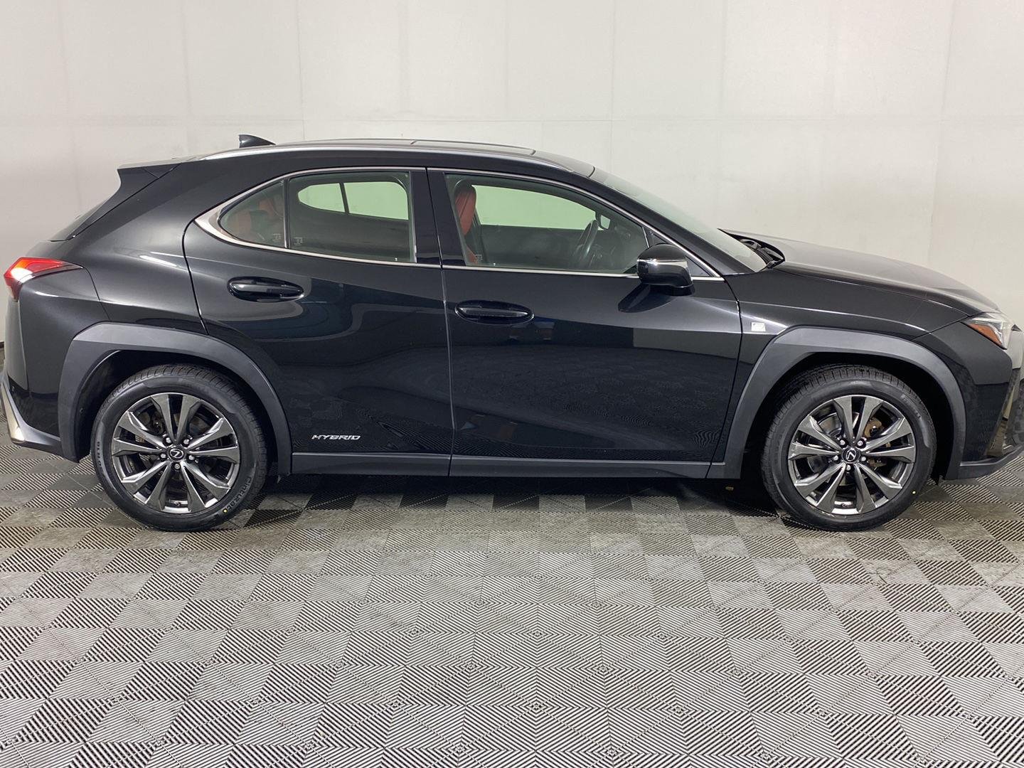 Used 2019  Lexus UX 250h F SPORT image 3