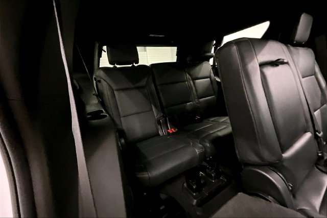 Used 2022 Summit White GMC SLE image 32