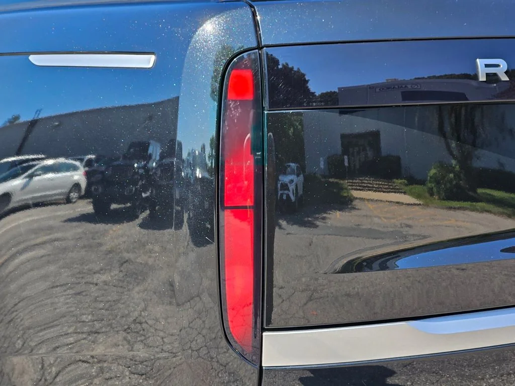 Used 2023 Black Land Rover First Edition image 9