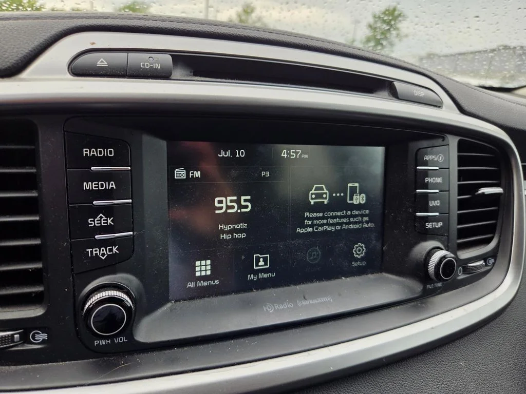 Used 2017 White Kia LX image 17