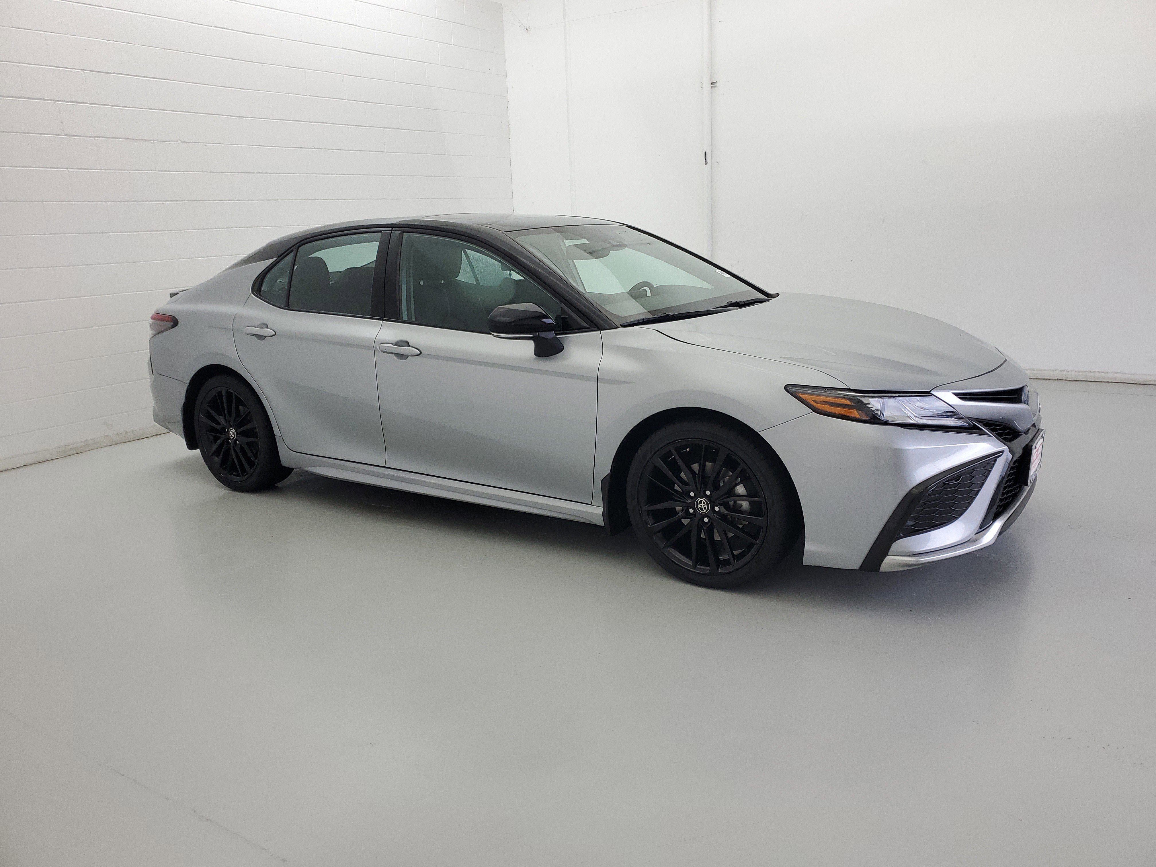 Used 2023 Celestial Silver Metallic/Midnight Black Metallic Toyota XSE image 4
