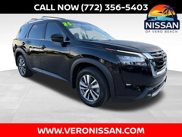 2025 Nissan Pathfinder SL