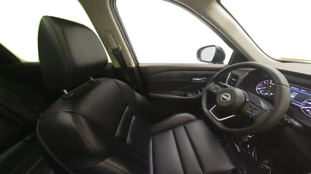 Used 2023 White Nissan SV image 32