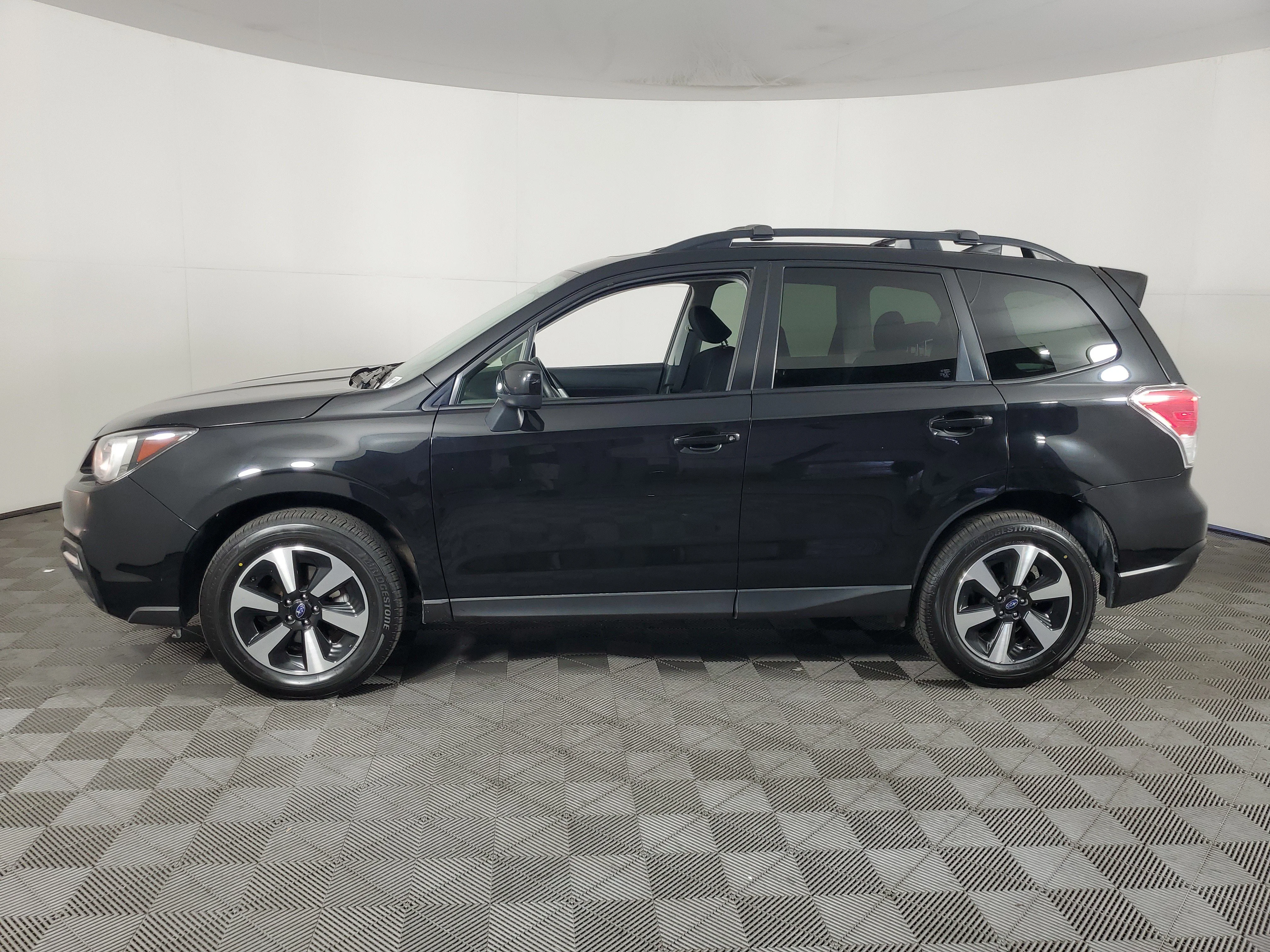 Used 2017 Crystal Black Silica Subaru Premium image 7