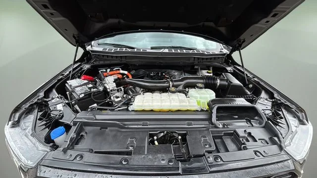 Used 2025 Gray Ford Platinum image 33