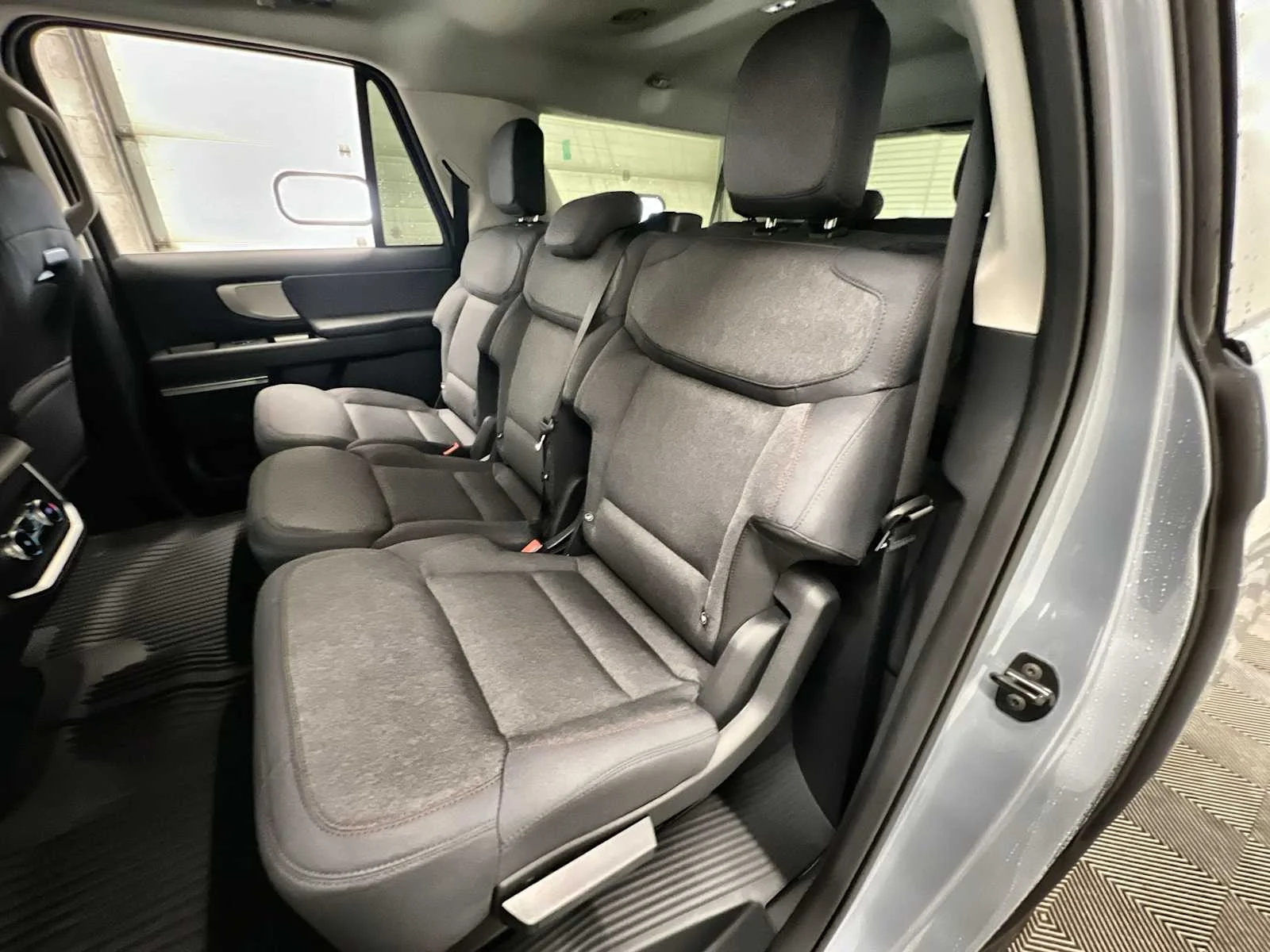New 2025 Glacier Gray Metallic TriCoat Ford Active image 24
