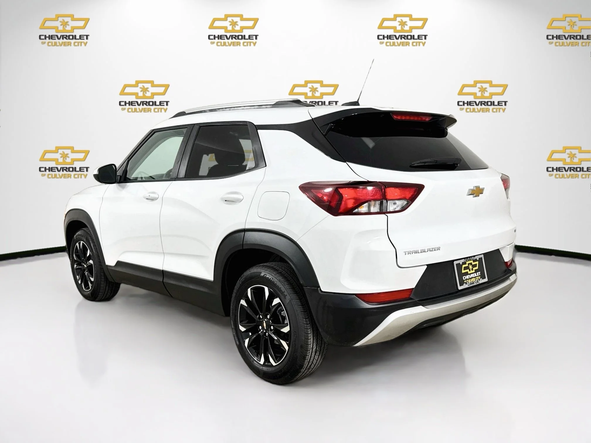 Used 2023 Summit White Chevrolet LT image 6